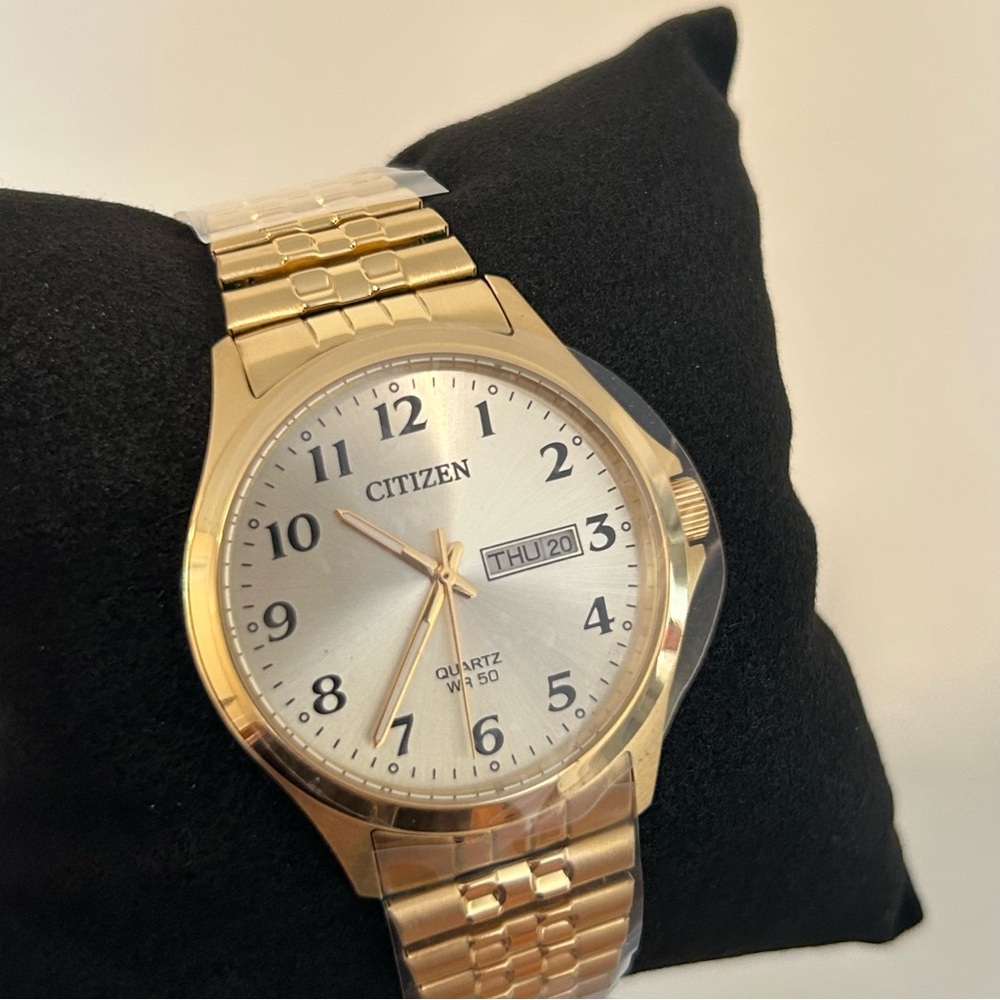 NWT Citizen Quartz WR 50 Analog Watch Gold New with Tags Business Casual Office